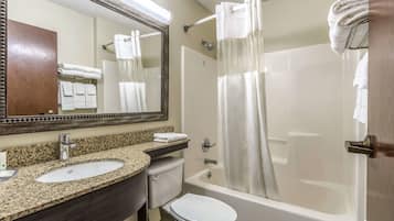 Combined shower/bathtub, free toiletries, hair dryer, towels