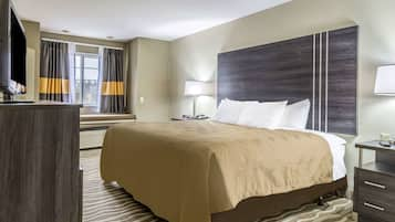 Standard Room, 1 King Bed, Non Smoking | Premium bedding, pillow-top beds, in-room safe, desk