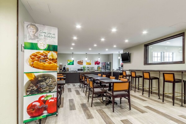 Free daily continental breakfast  - Quality Inn & Suites North Lima - Boardman (North Lima)