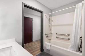Accessible bathroom - Microtel Inn & Suites by Wyndham Tulsa/Catoosa Route 66 (Tulsa)