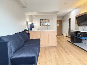 Studio Suite, 1 Queen Bed, Accessible, Non Smoking (Mobility)