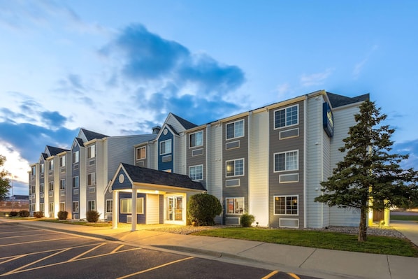 Exterior - Microtel Inn & Suites by Wyndham Sioux Falls (Sioux Falls)