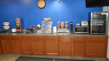 Free daily continental breakfast