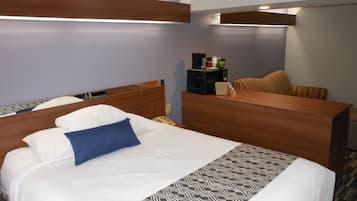 Studiosuite, 1 Queen-Bett, barrierefrei, Nichtraucher (Mobility) | Daunenbettdecken, Pillowtop-Betten, Schreibtisch, Bügeleisen/Bügelbrett
