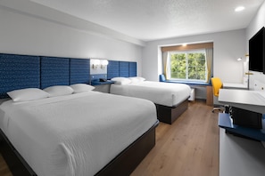 Down duvets, pillow-top beds, desk, iron/ironing board - Microtel Inn & Suites by Wyndham Sioux Falls (Sioux Falls)