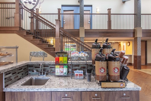 AmericInn by Wyndham Mankato Event Center