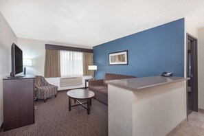 Desk, blackout curtains, iron/ironing board, free WiFi - AmericInn by Wyndham Mankato Event Center (Mankato)