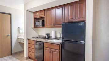Room, 1 King Bed, Non Smoking (Efficiency) | Private kitchen | Fridge, microwave, coffee/tea maker