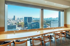 3 restaurants, breakfast, lunch, dinner served; sushi - Century Southern Tower Hotel (Tokyo)