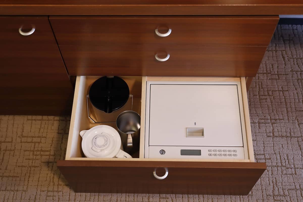 1 chambre, coffres-forts dans les chambres, bureau, rideaux occultants