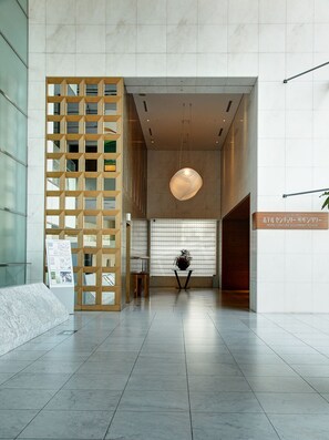 Property entrance - Century Southern Tower Hotel (Tokyo)