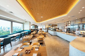 3 restaurants, breakfast, lunch, dinner served; sushi - Century Southern Tower Hotel (Tokyo)