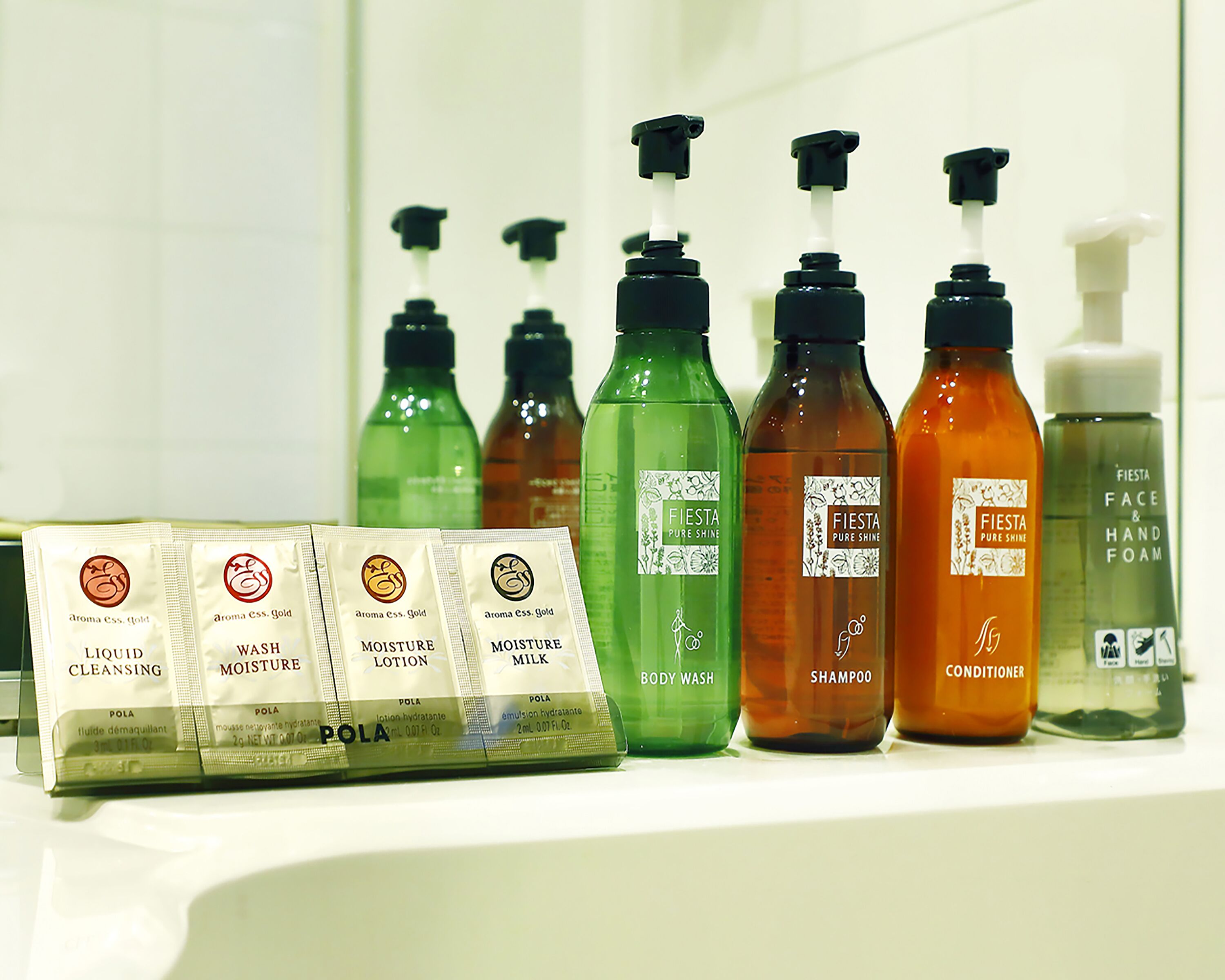 combined shower/bathtub, deep-soaking bathtub, eco-friendly toiletries