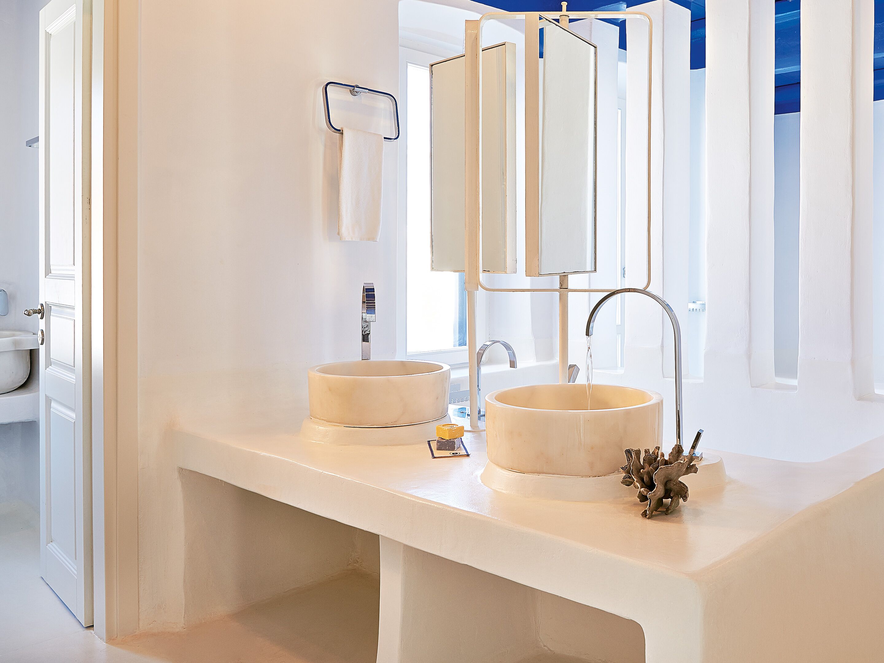 combined shower/bathtub, free toiletries, hair dryer, bathrobes