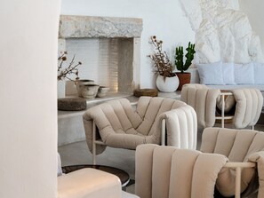 Flat-screen TV - Mykonos Blu, A Grecotel Resort to Live (Mykonos)