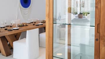 Royal Blu Mansion (Mykonos Royal Villa) with Private Pool | Dining room