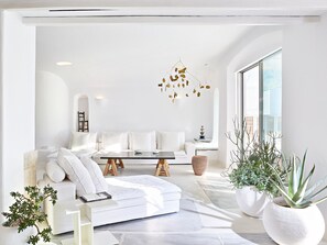 Royal Blu Mansion (Mykonos Royal Villa) with Private Pool | Premium bedding, minibar, in-room safe, free WiFi