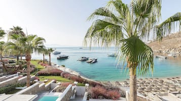 Open Plan Suite with Private Pool | Odadan manzara