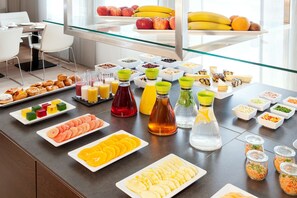 Tägliches Frühstücksbuffet gegen Gebühr