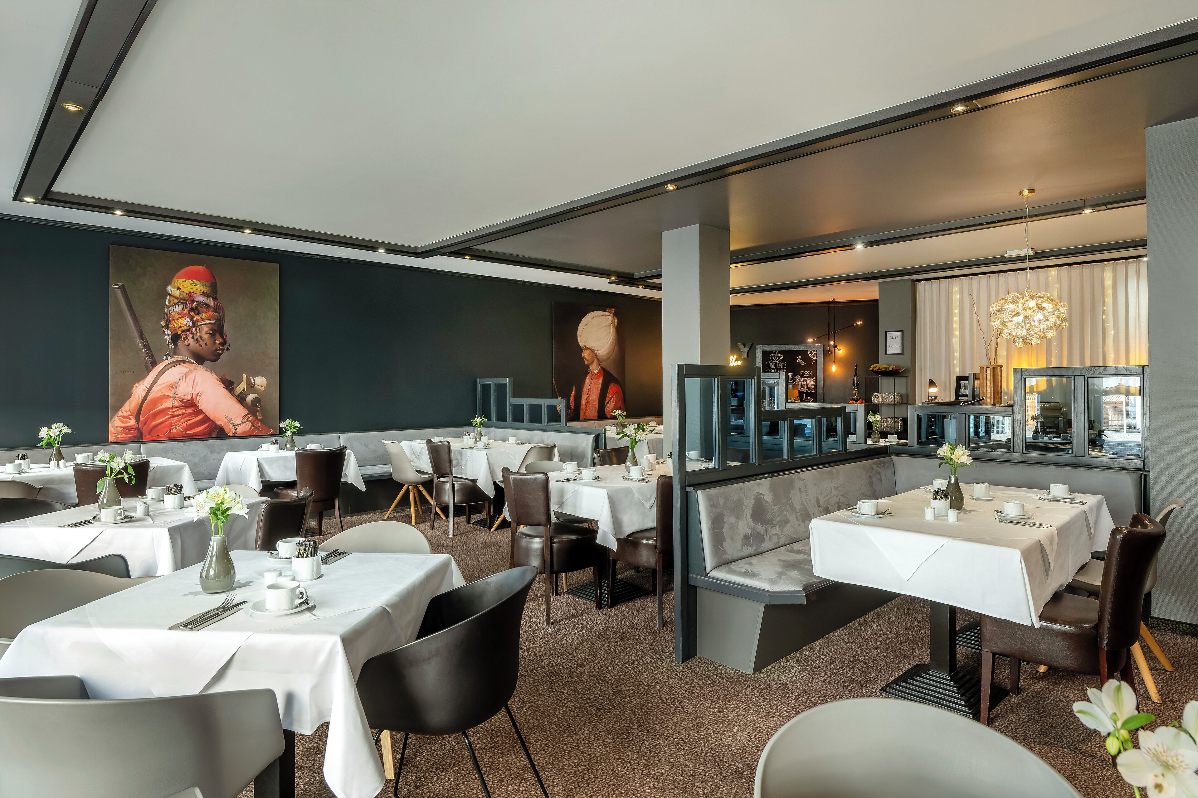 Desayuno buffet (EUR 18.00 por persona) 