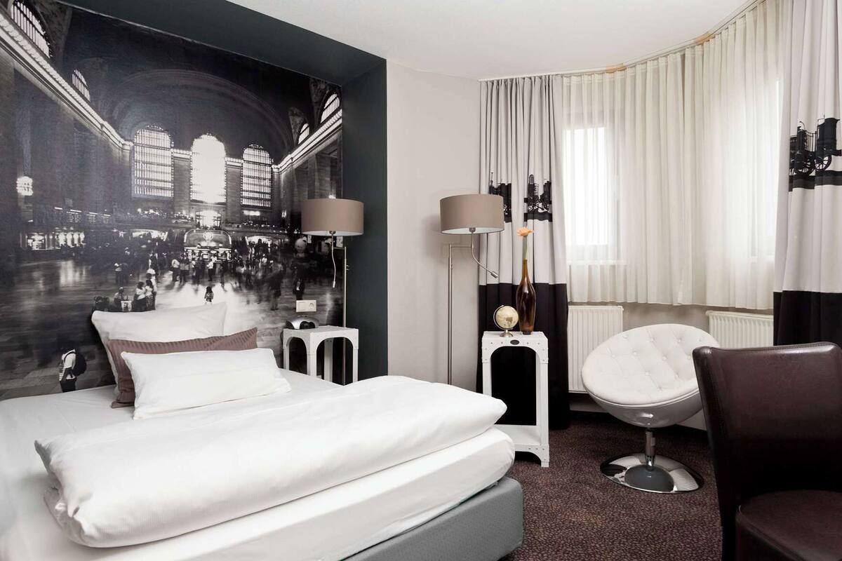 Hypo-allergenic bedding, free minibar items, desk, blackout curtains