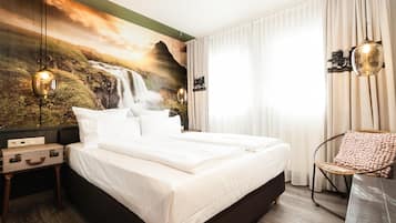 Habitación estándar, 1 cama matrimonial | Ropa de cama hipoalergénica, artículos del minibar gratis y escritorio