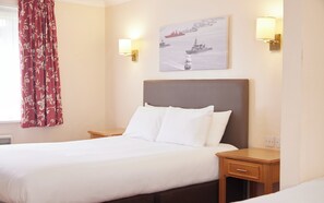 家庭房 | 办公桌、熨斗/熨衣板、免费高速有线上网、床单