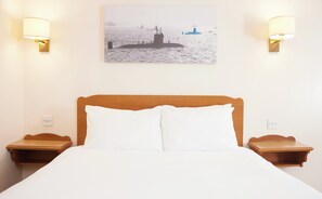 Double Room | Desk, iron/ironing board, free wired internet, bed sheets - Farmhouse Innlodge by Greene King Inns (Portsmouth)