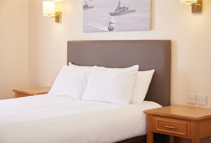Family Room | Desk, iron/ironing board, free wired internet, bed sheets - Farmhouse Innlodge by Greene King Inns (Portsmouth)