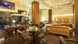 2 bars/lounges, poolside bar - Seda Ayala Center Cebu City (Cebu City)