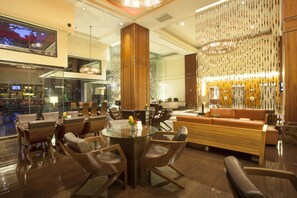 2 bars/lounges, poolside bar