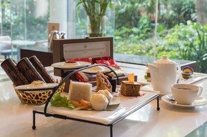 Breakfast, lunch, dinner and brunch served  - Seda Ayala Center Cebu City (Cebu City)