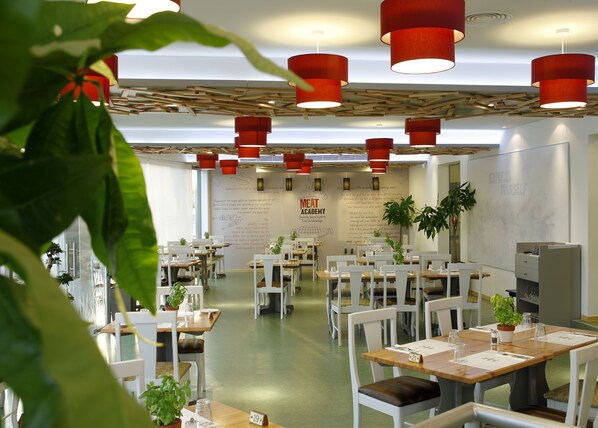 Daily buffet breakfast (EUR 12.00 per person) - Pandream Hotel Apartments (Paphos)