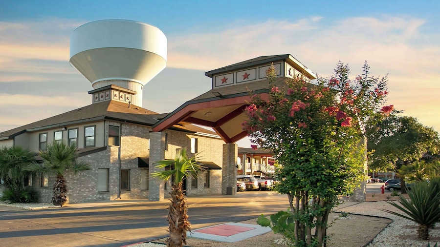 Econo Lodge Near Lackland Air Force Base - SeaWorld