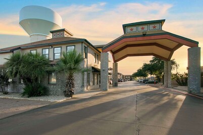 Econo Lodge Near Lackland Air Force Base - SeaWorld