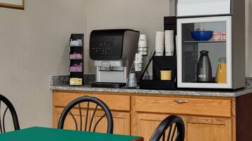 Tägliches inbegriffenes Frühstück zum Mitnehmen