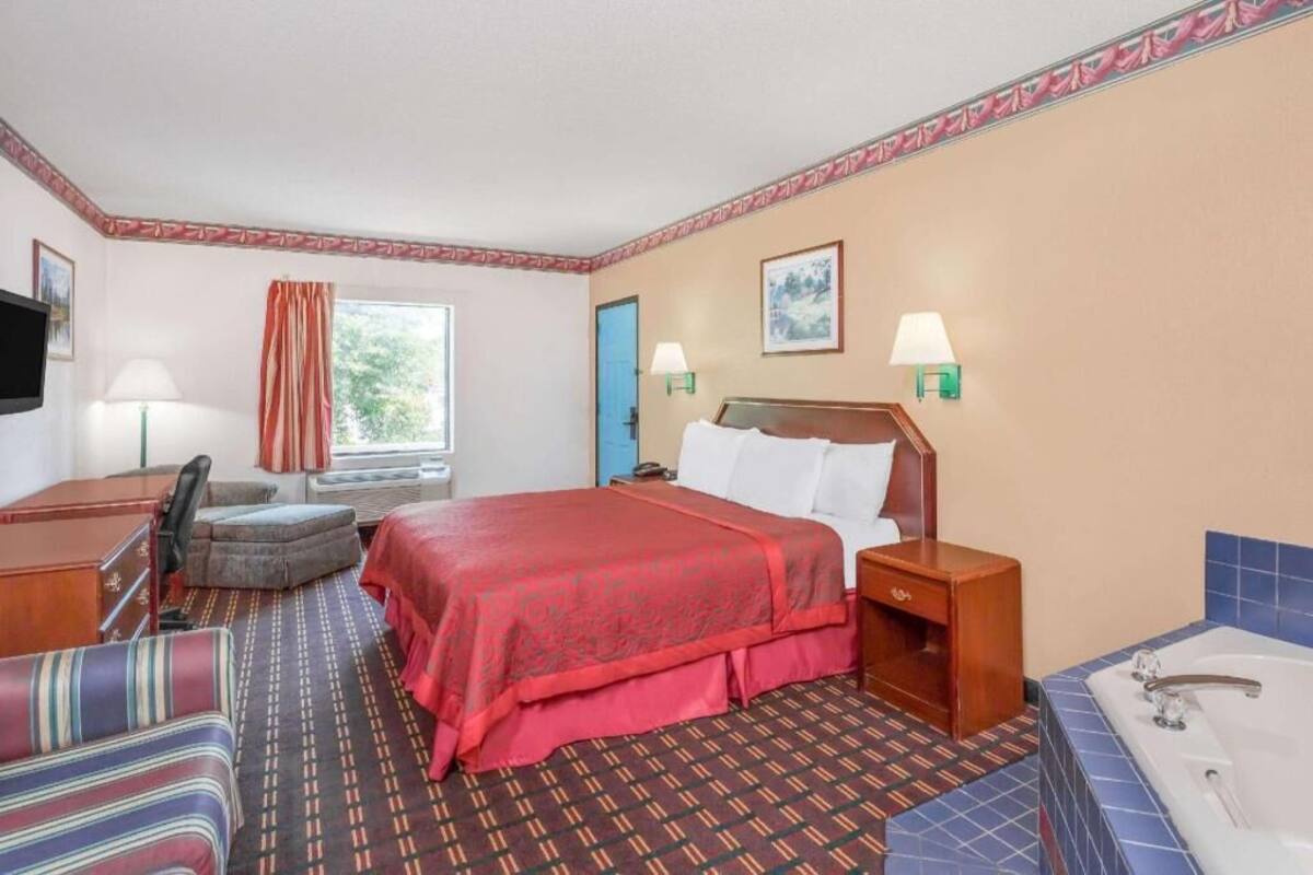 In-room safe, desk, laptop workspace, blackout drapes