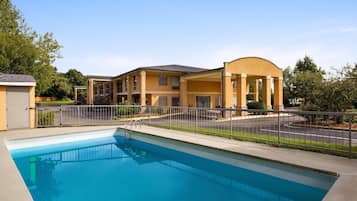 Seasonal outdoor pool, open 10:00 AM to 9:00 PM, pool loungers