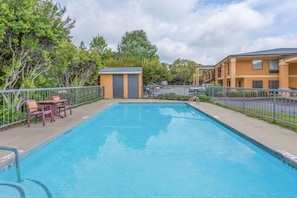 Seasonal outdoor pool, open 10:00 AM to 9:00 PM, pool loungers