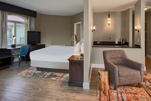 Suite, 1 King Bed, Balcony | Premium bedding, desk, iron/ironing board, free cots/infant beds
