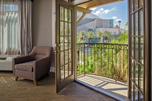 A balcony with a view of a modern building and palm trees. - Hotel Indigo San Antonio Riverwalk by IHG (San Antonio)