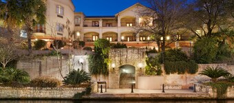 Hotel Indigo San Antonio Riverwalk by IHG