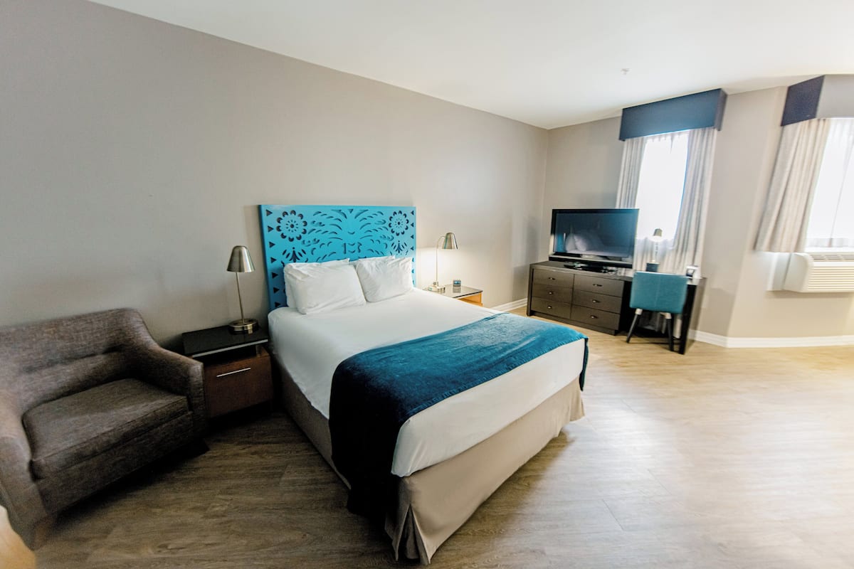 1 bedroom, premium bedding, desk, iron/ironing board