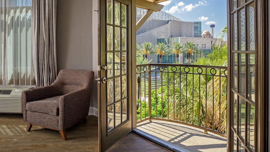Hotel Indigo San Antonio Riverwalk by IHG