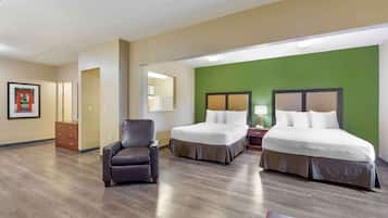Deluxe Studio, Multiple Beds, Non Smoking