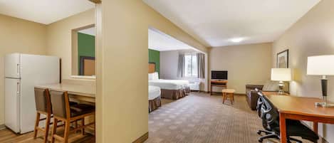 Estudio Deluxe, varias camas, para no fumadores | Escritorio, espacio para trabajar con laptop y cortinas blackout