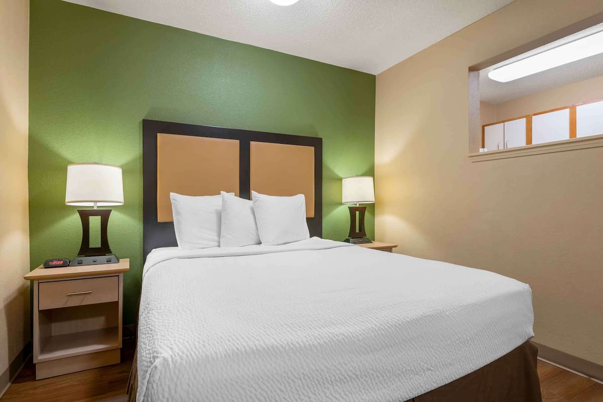 Studio Deluxe, 1 grand lit et 1 canapé-lit, non-fumeur | Bureau, espace de travail pour ordinateurs portables