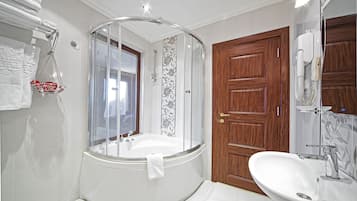 Marmara Suite | Bagno | Asciugacapelli, accappatoio, pantofole, bidet