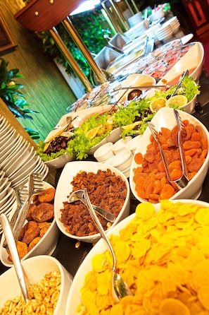 Free daily buffet breakfast