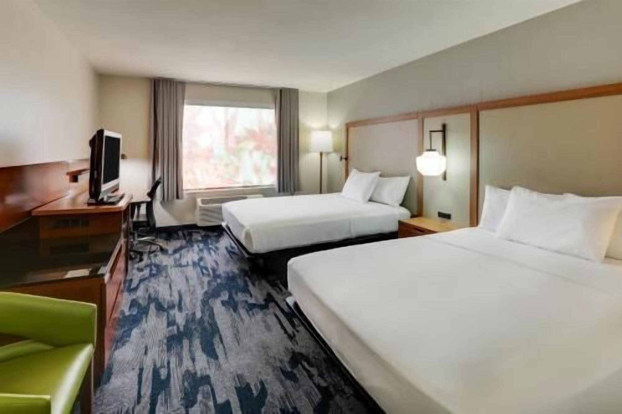 Premium bedding, in-room safe, desk, laptop workspace